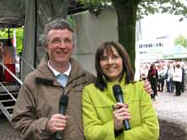 Norbert Kemper und Ute Glaser bei B�hnenmoderation 2009